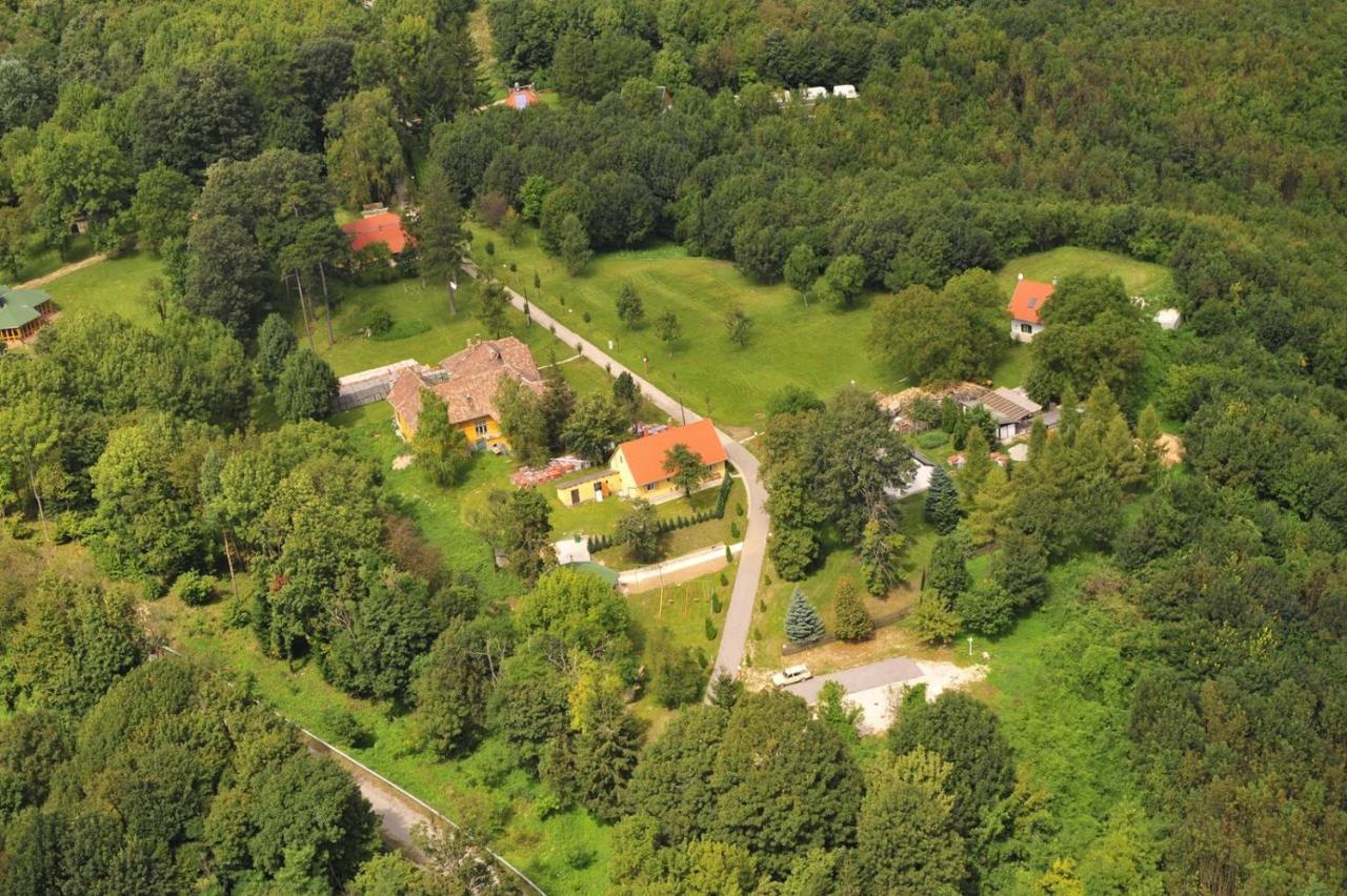 Bed and Breakfast Nagy-Magyarorszag Park Isztimér Exteriér fotografie